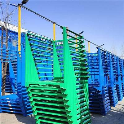 Giá đỡ lồng được phủ bột-